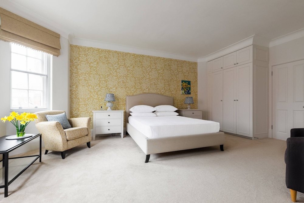 Sloane Avenue IV by Onefinestay