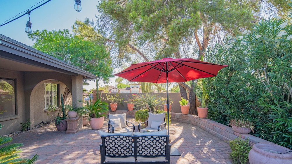 Scottsdale Gem W/pool in Private and Serene Yard!