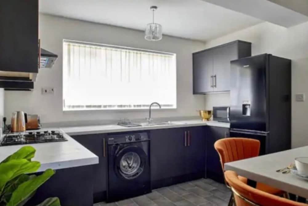 Cosy 3Br House With Fireplace & Private Garden