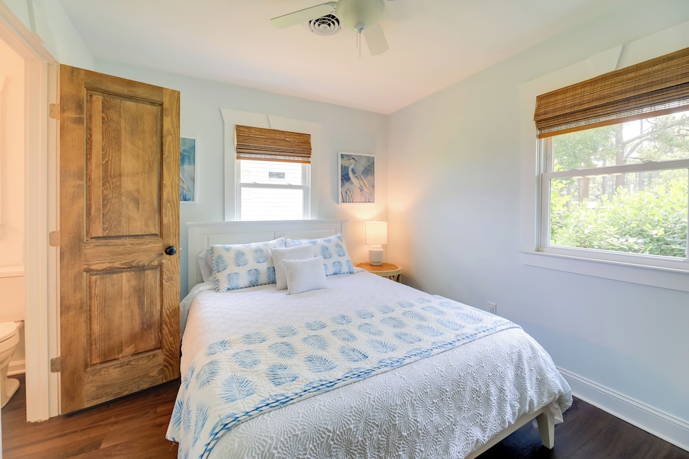 Waterfront Vacation Rental Home on Newport River! view 3
