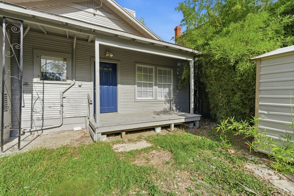Bright 2BR Duplex Mins to Downtown San Antonio