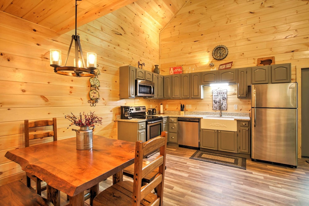 Gatlinburg Cabin w/ Hot Tub: 5 Mi to Downtown view 4