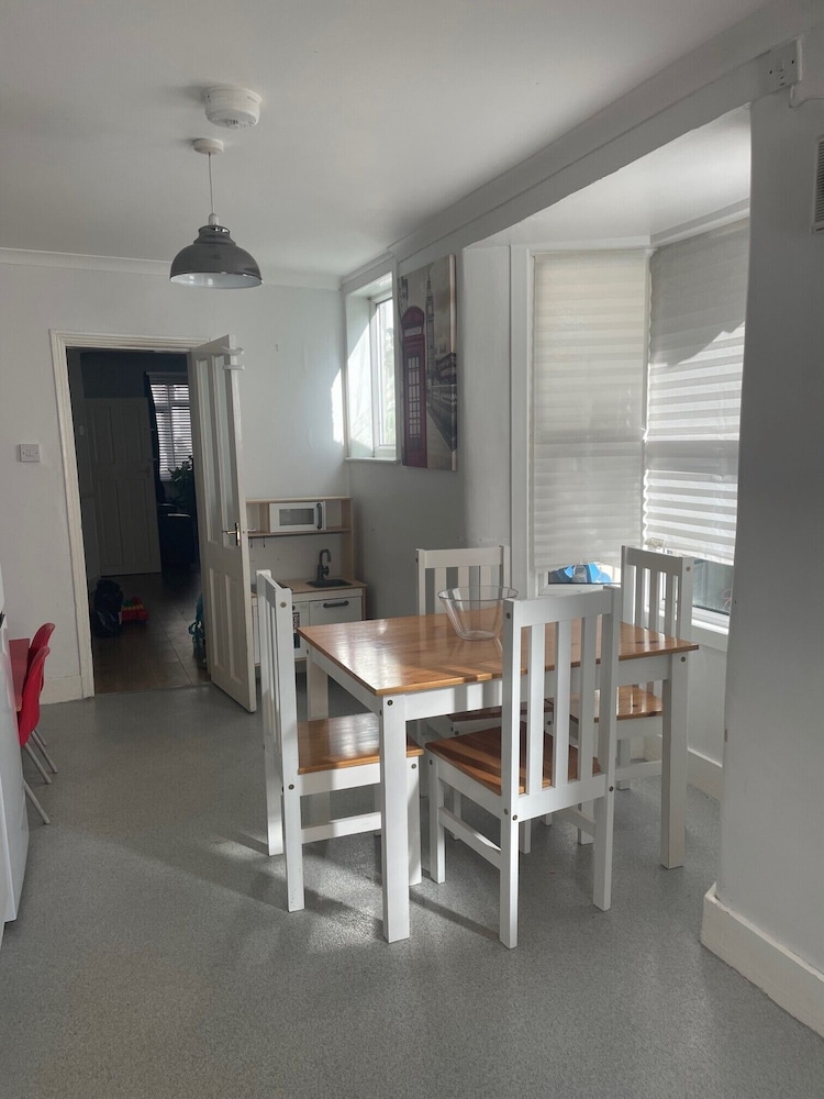Impeccable 2-bed House in Leytonstone East London