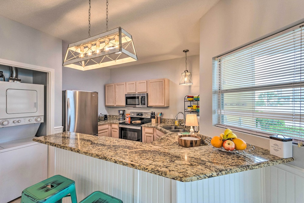 Coastal Condo With Pool - Walk to Destin Beach! view 4