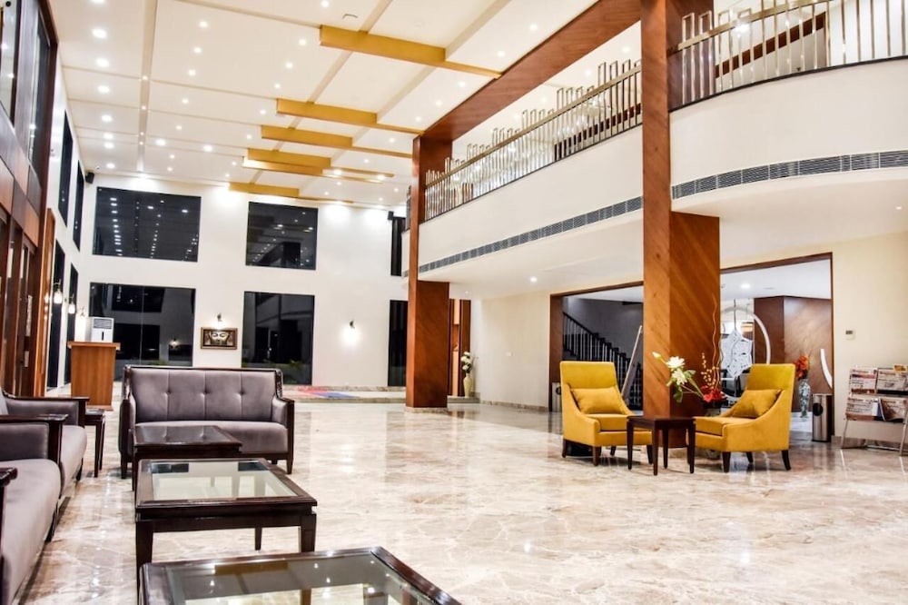 Lobby & Reception