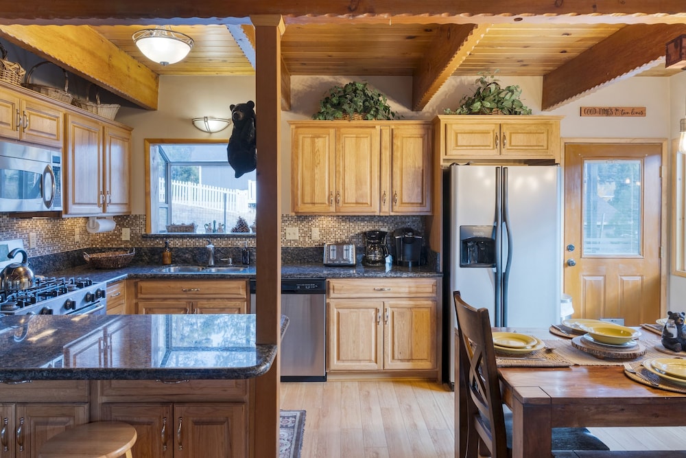 Lakeside in Bearadise by Avantstay Gorgeous Mountain Cabin in Boulder Bay