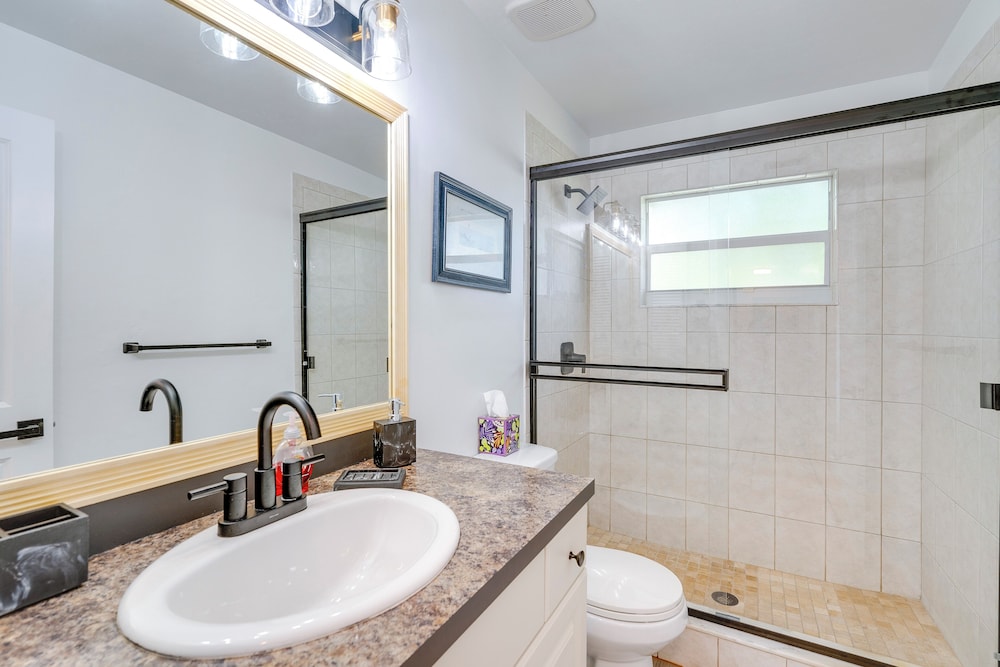 Canal-front Gem w/ Hot Tub, Foosball in Cape Coral