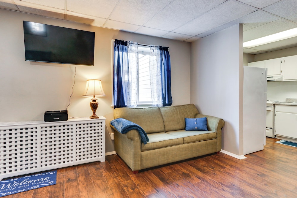 14 Mi to Black Moshannon! Pet-friendly Apartment