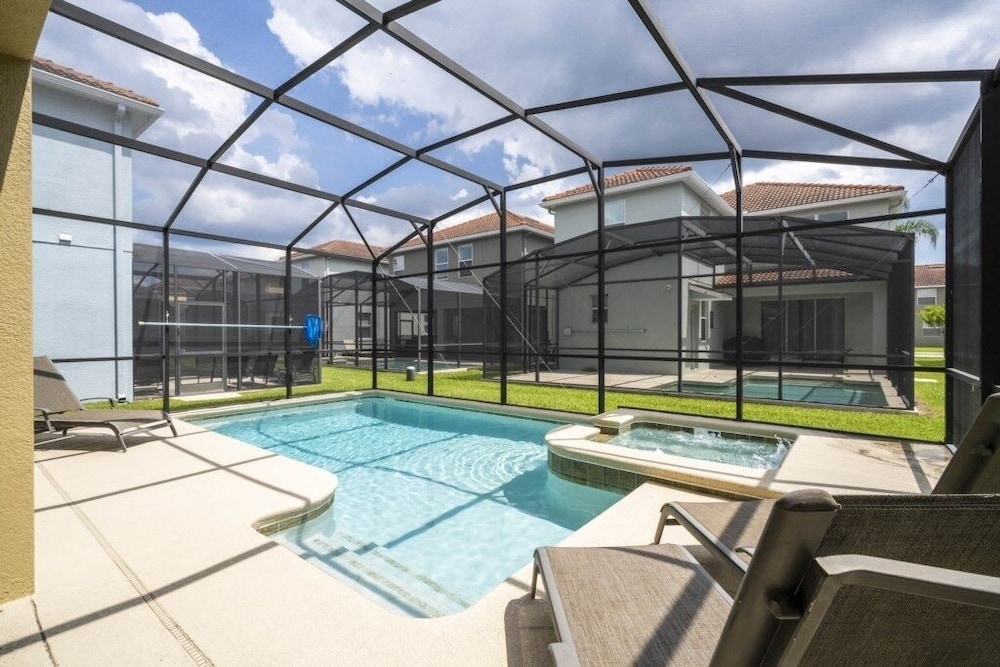 Family Pool Home Near Disney!! Modern Decor, Bbq ,resort W/ Tons Of Amenities! 6 Bedroom Home
