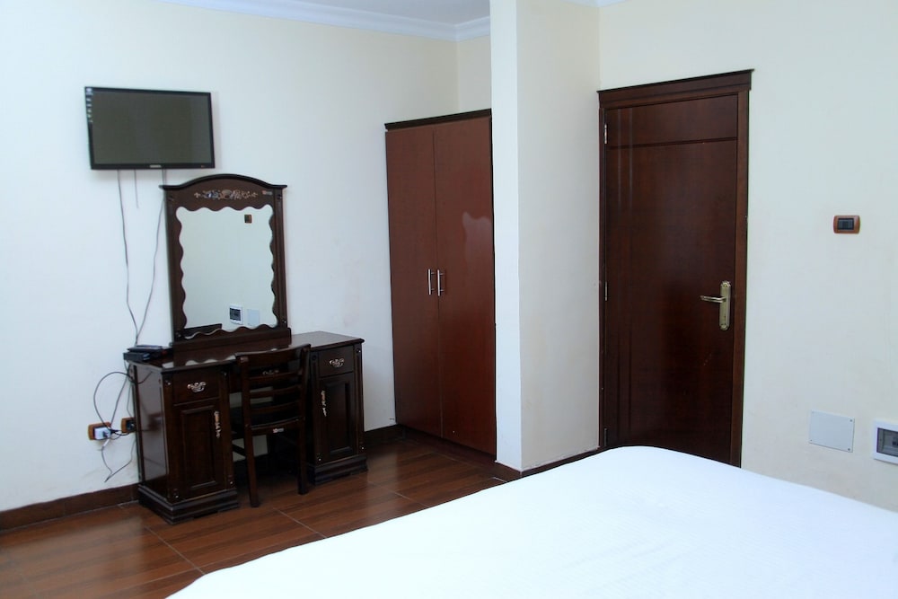 Bnow Hotel