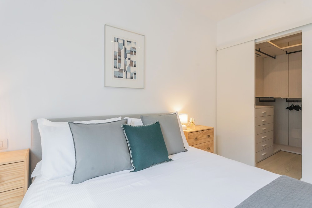 Central & White Apartment by Rent all Como