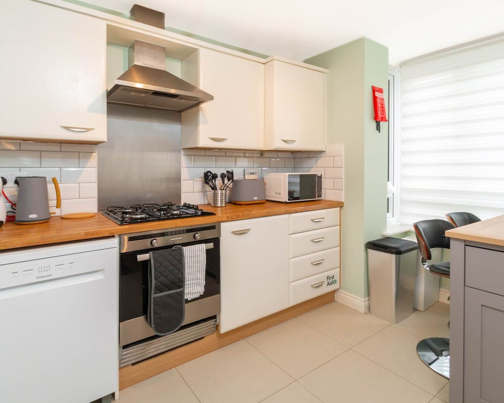 4BR Westlake Accommodation