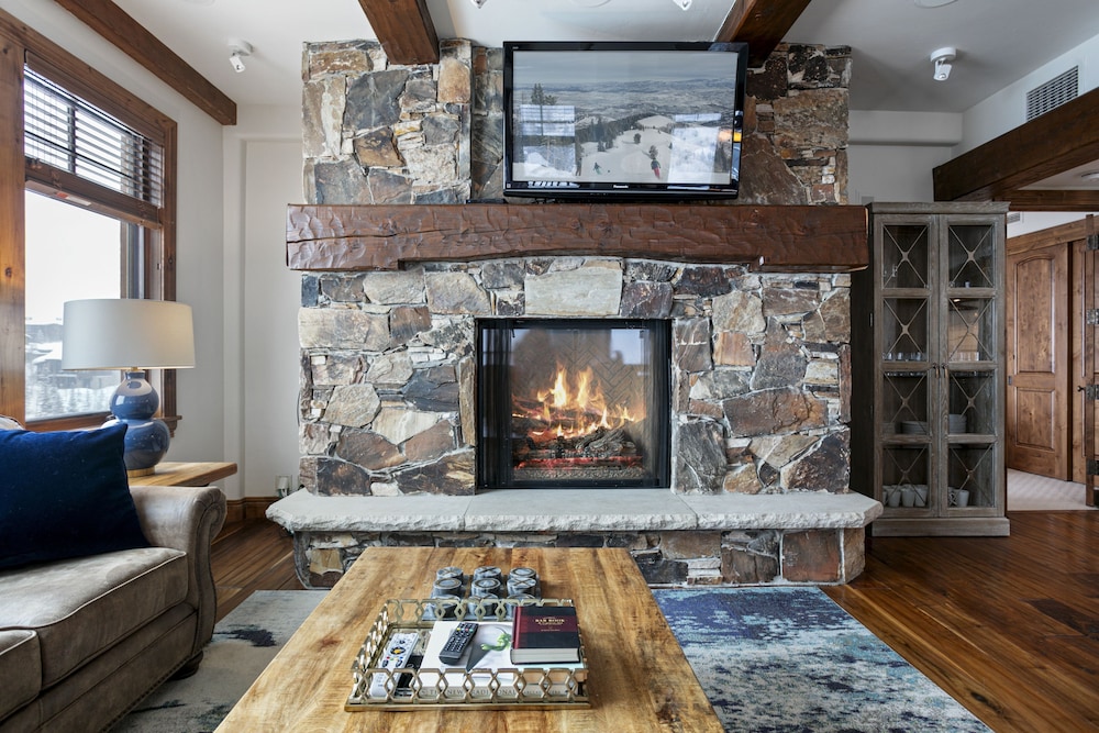 Grand Lodge - Three Bedroom #401 - Ski-in/ski-out 3 Condo