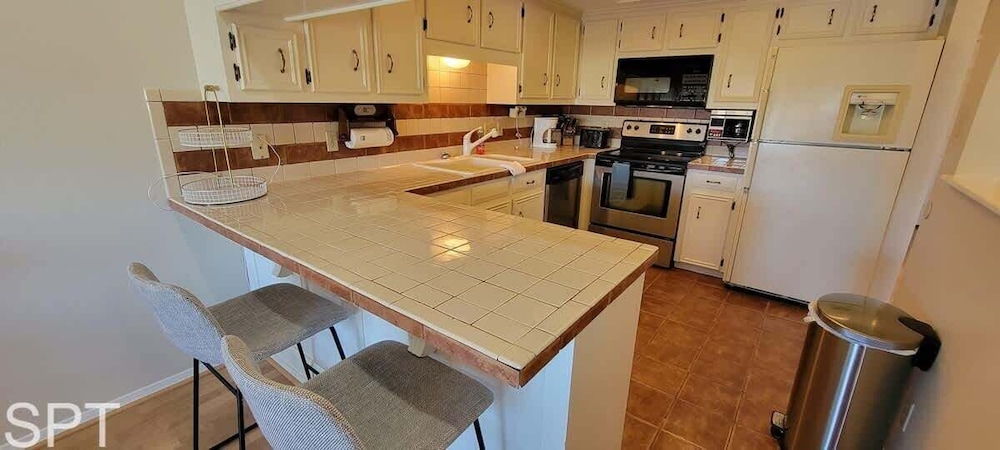 Large 3 Bedr Bay Views Pool Great Deck 3 Bedroom Condo