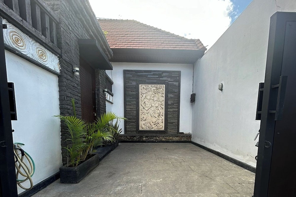 Iyana Villa By Zuzu