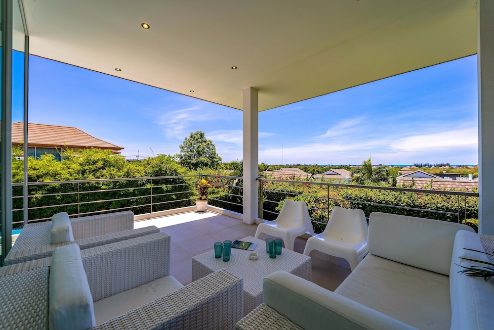 Phu Montra Villa with Ocean View A4