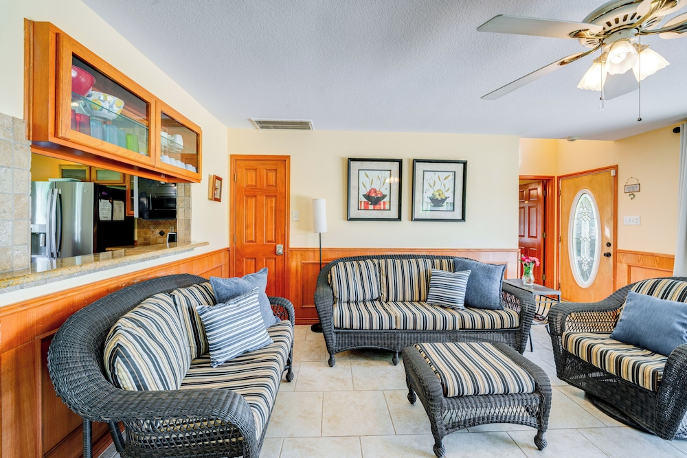 Sunrise Cove RC Llc: Lakefront Home w/ 2 Casitas!