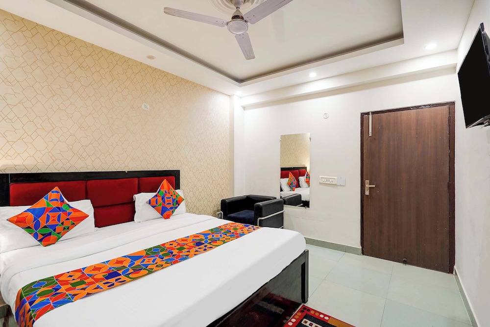 Fabhotel Novis House