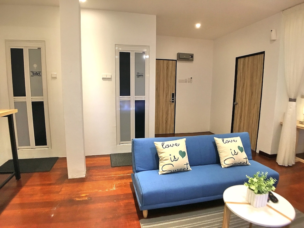 iBook7 - 2 Bedroom Gurney Studio Suite by iBook Homestay