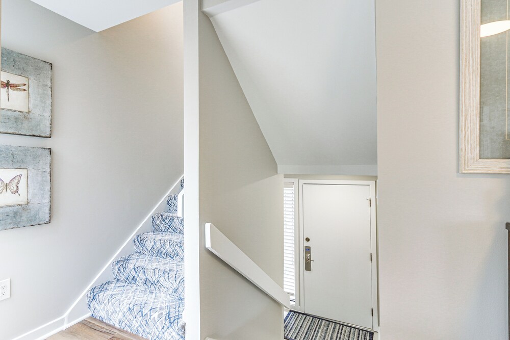 Walk to Community Beach: Coastal Carolina Condo