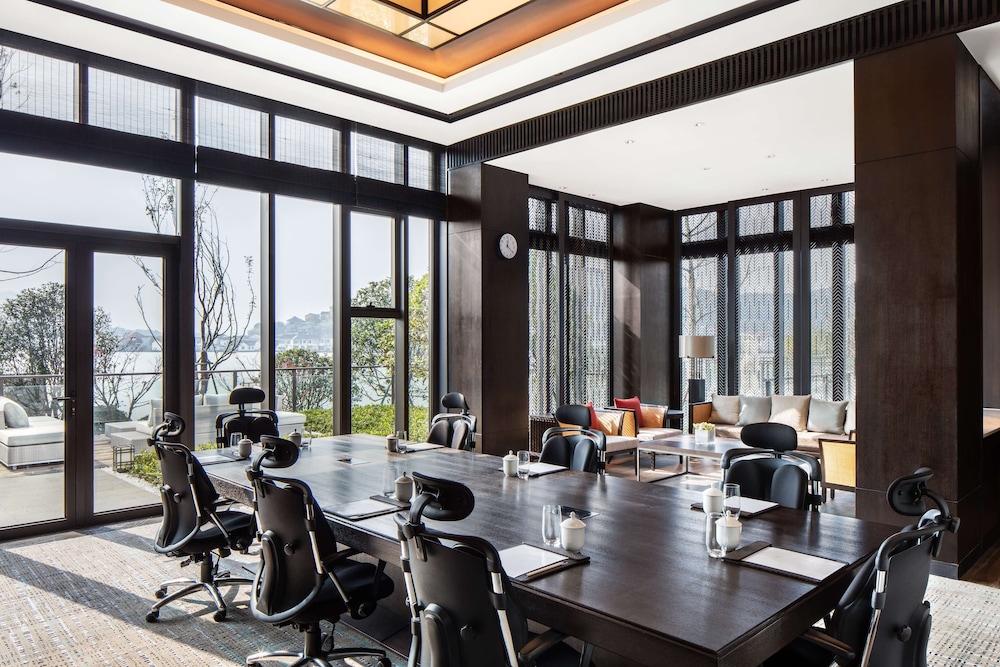 Hilton Ningbo Dongqian Lake