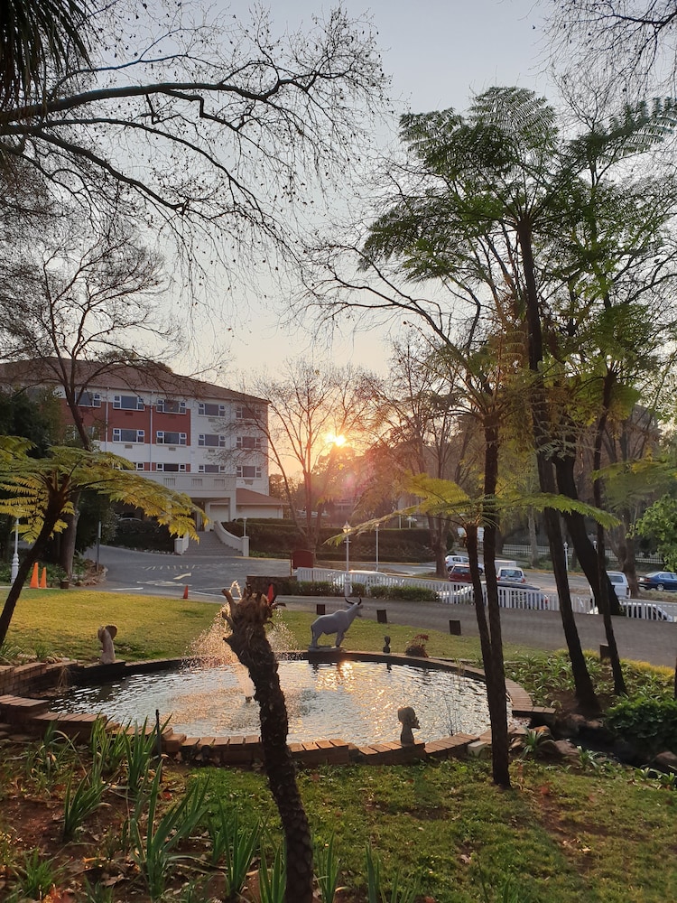 Johannesburg Vacations - Holiday Inn Johannesburg Sunnyside Park, an IHG Hotel - Property Image 3
