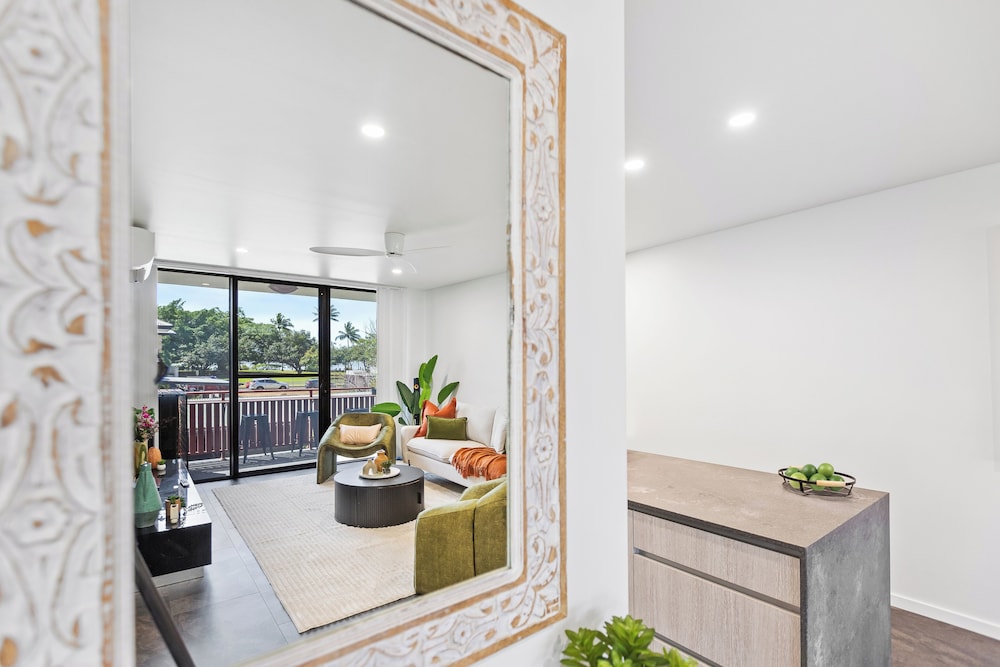 Modern Apartment with Esplanade Views