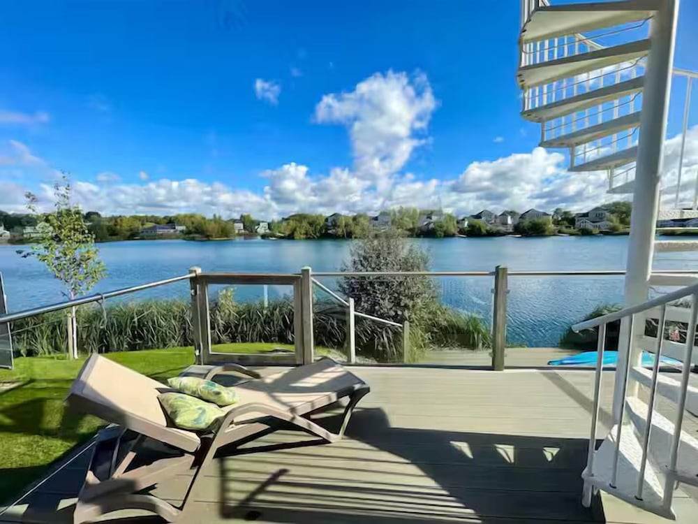 Cotswolds Lakeside Home-Summer Lake