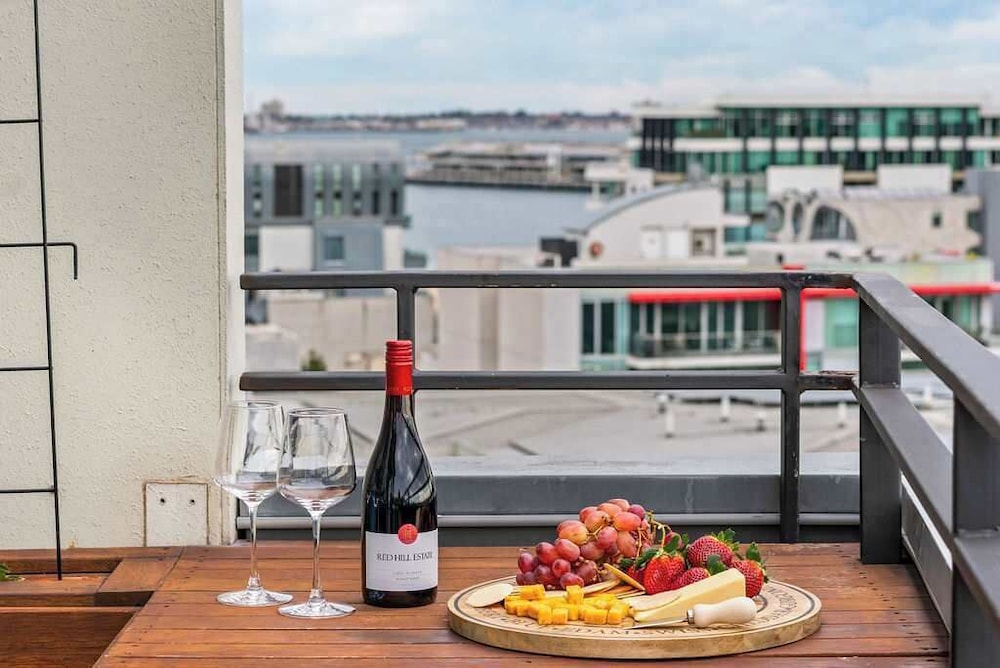 City Meets The Sea Melbourne Penthouse