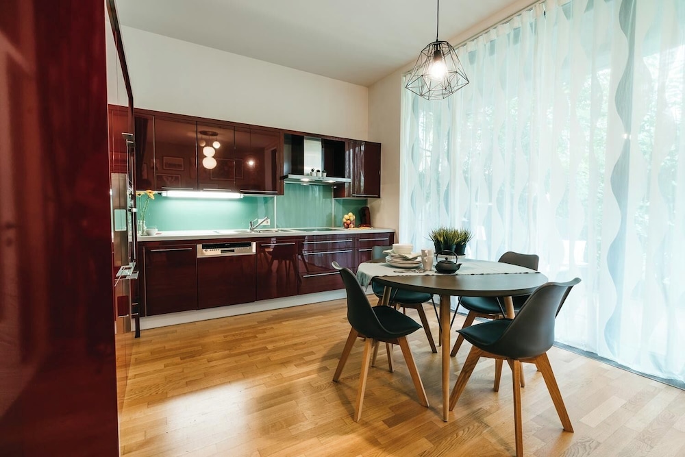 YoHome - Luxury Downtown Apartment