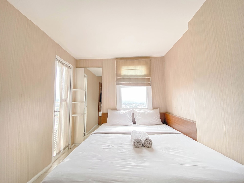 Modern 2Br Apartment Without Living Room At Parahyangan Residence