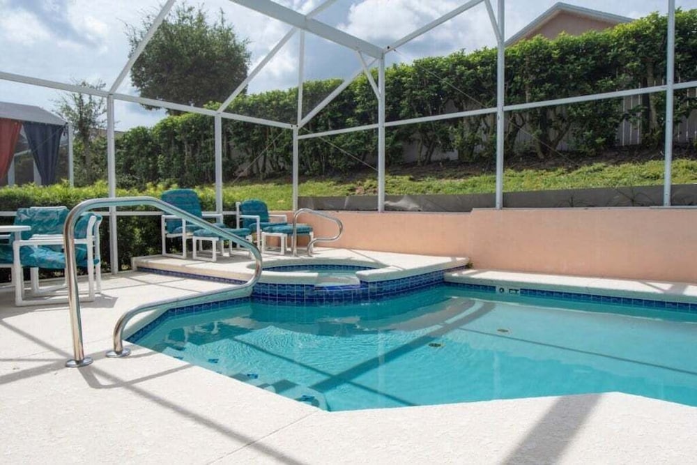 Super Mario Hideaway - Pool, Spa, Game Room Fun! 4 Bedroom Villa