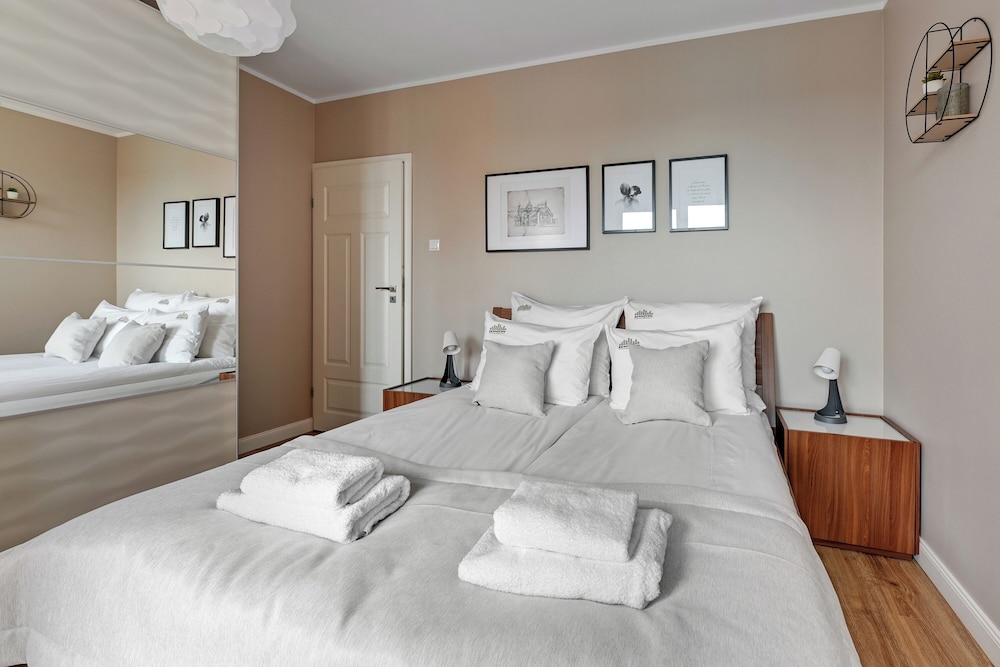 Aura - Riverside & Parking by Downtown Apartments