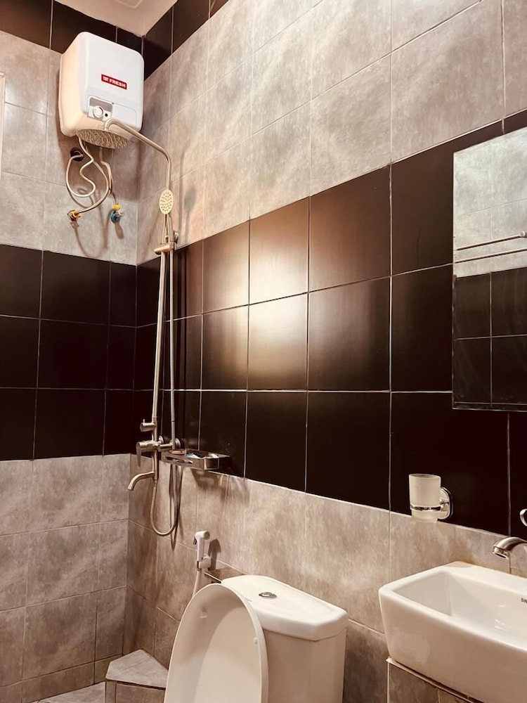 VICTORIA ROCK SUITES MUNYONYO