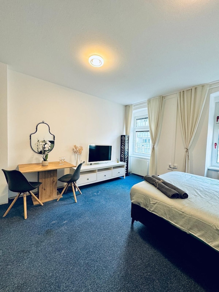 Spacious 7BR Apartment Prime Location
