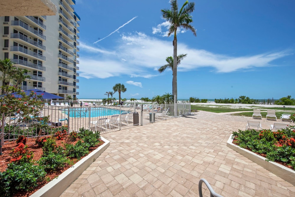 Oceanfront Views Balcony Sunsets