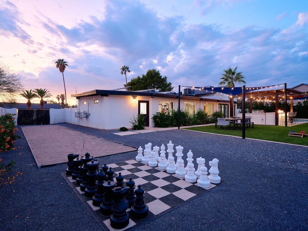 Sunburst Estate - Pool - Hot Tub - Tons of Games!