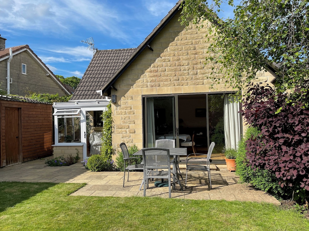 1A Erneston Crescent
