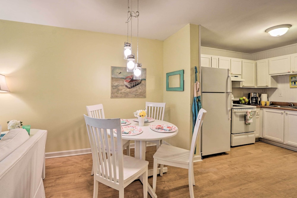 Steps to Beach & Pool Area: Hilton Head Condo