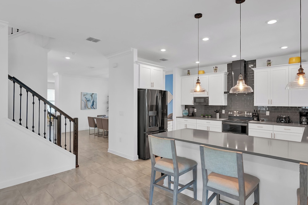 475 Strand Dr