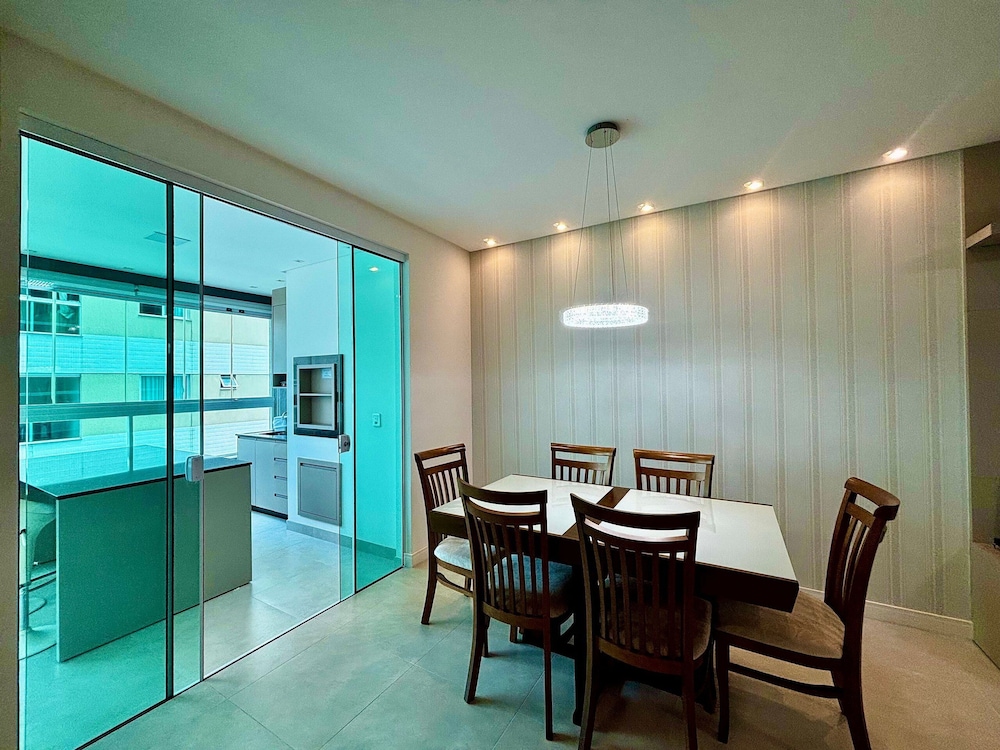 Apt w/ Gourmet Balcony 450m From Beach Reb0802