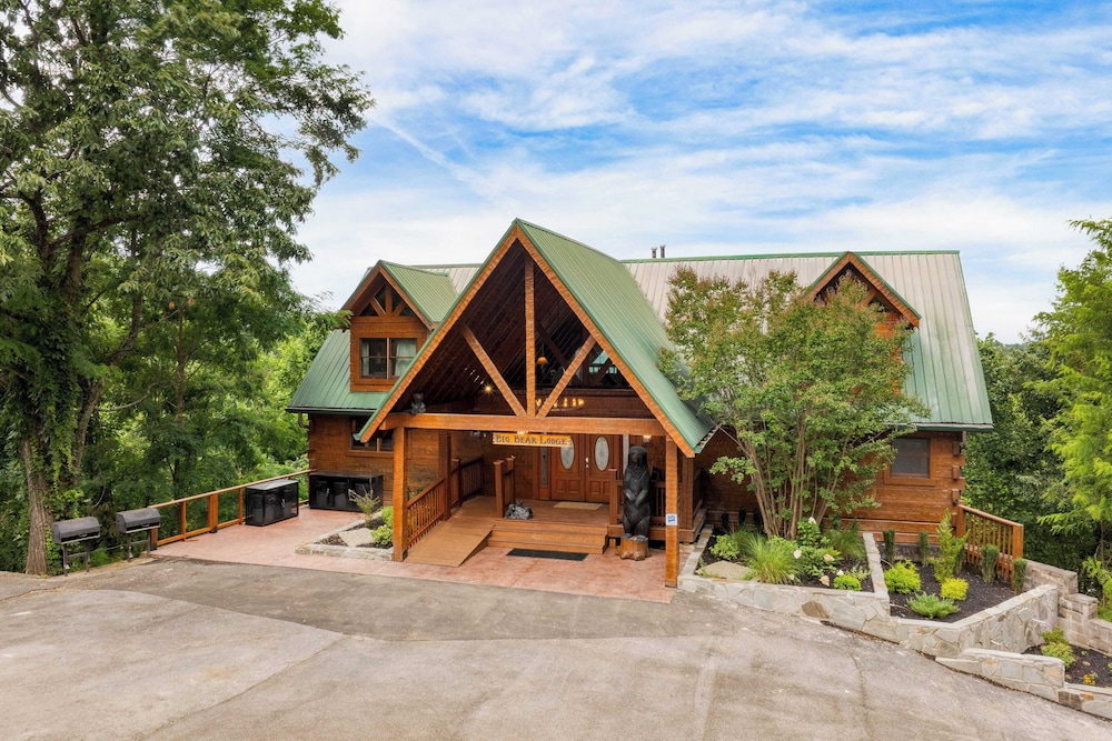 Sleeps 26, 2 Homes Theater Room, Game Room, Hot Tub, Smoky Mountain Views