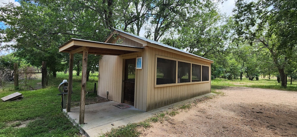 Mendelbaum Winery Guest Cabins