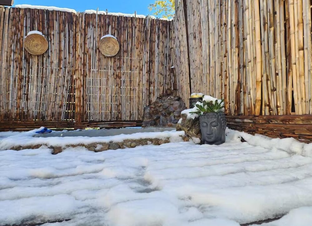 Cabaña con jacuzzi exterior