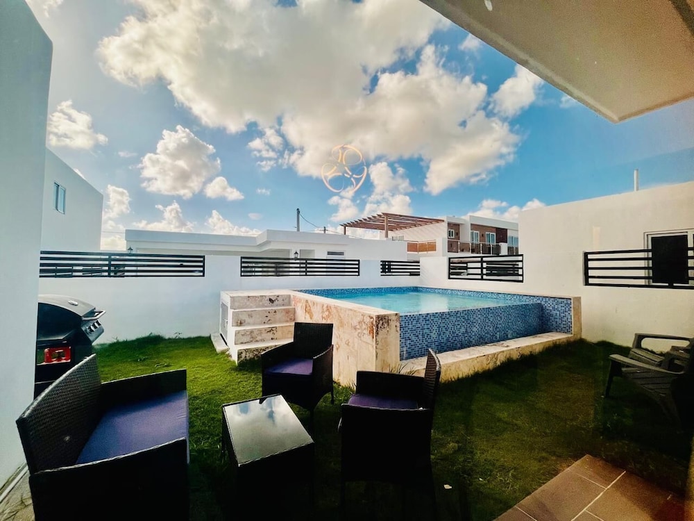 4BR 14 pax Twin Villa-Bbq & private pool