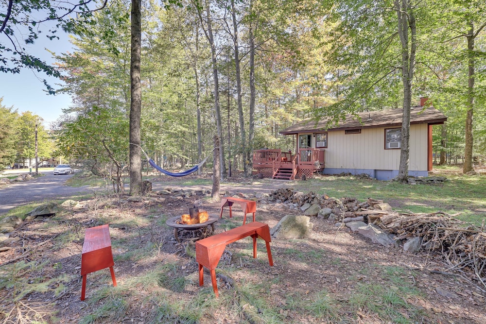 Tobyhanna Vacation Rental w/ Pool Access! view 4