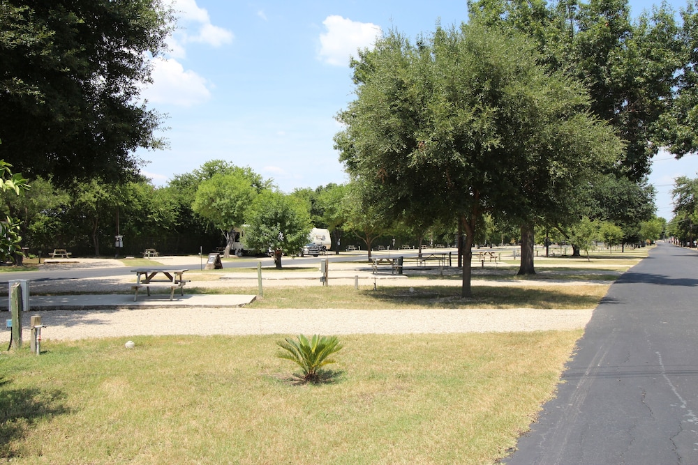 Travelers World RV Resort