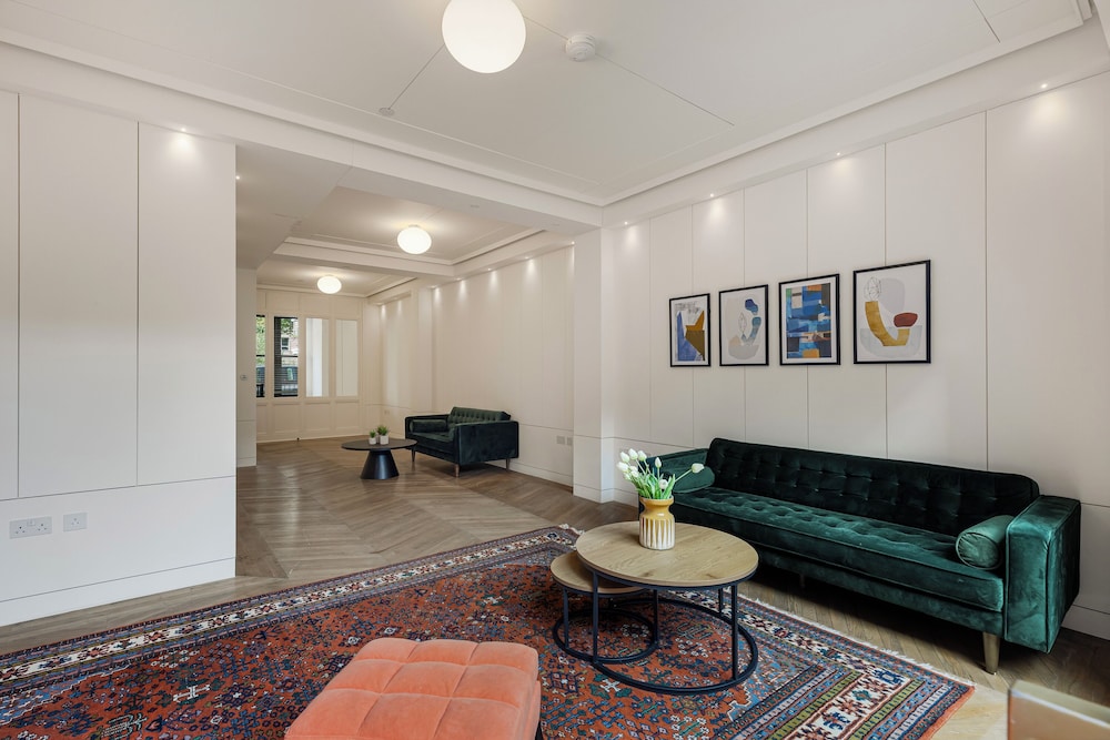 Spacious 5 Bdrm Townhouse in Camden