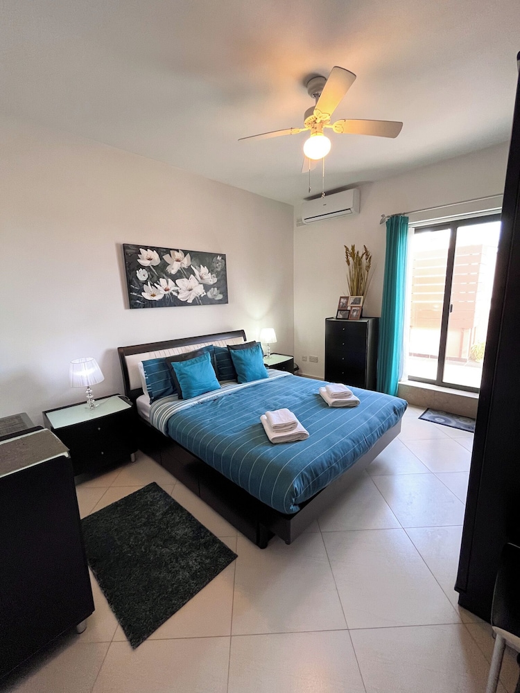 Modern PENTHOUSE 2 Terraces near Airport