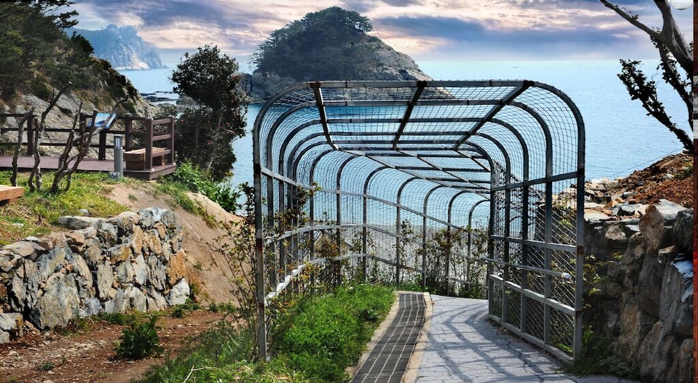 Geoje Floria Pension view 2